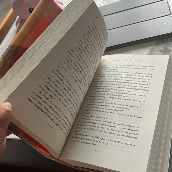 ✨2for15✨ Harry Potter Deathly Hallows hardcover - Picture 3 of 3